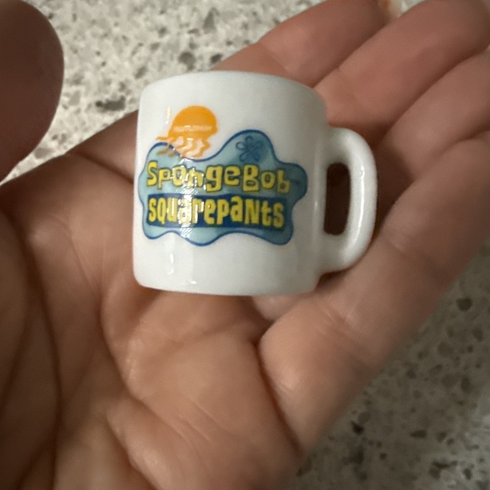 Sponge Bob  SquarePants Mini Mug 2002 Viacom Miniatures Ceramic Trinket - Picture 2 of 4